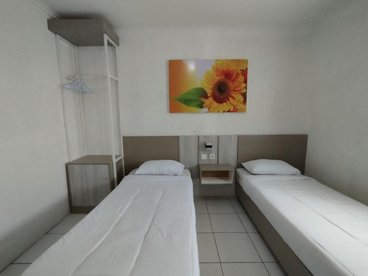 Hotel Syariah Selamat Sukabumi Bagian luar foto
