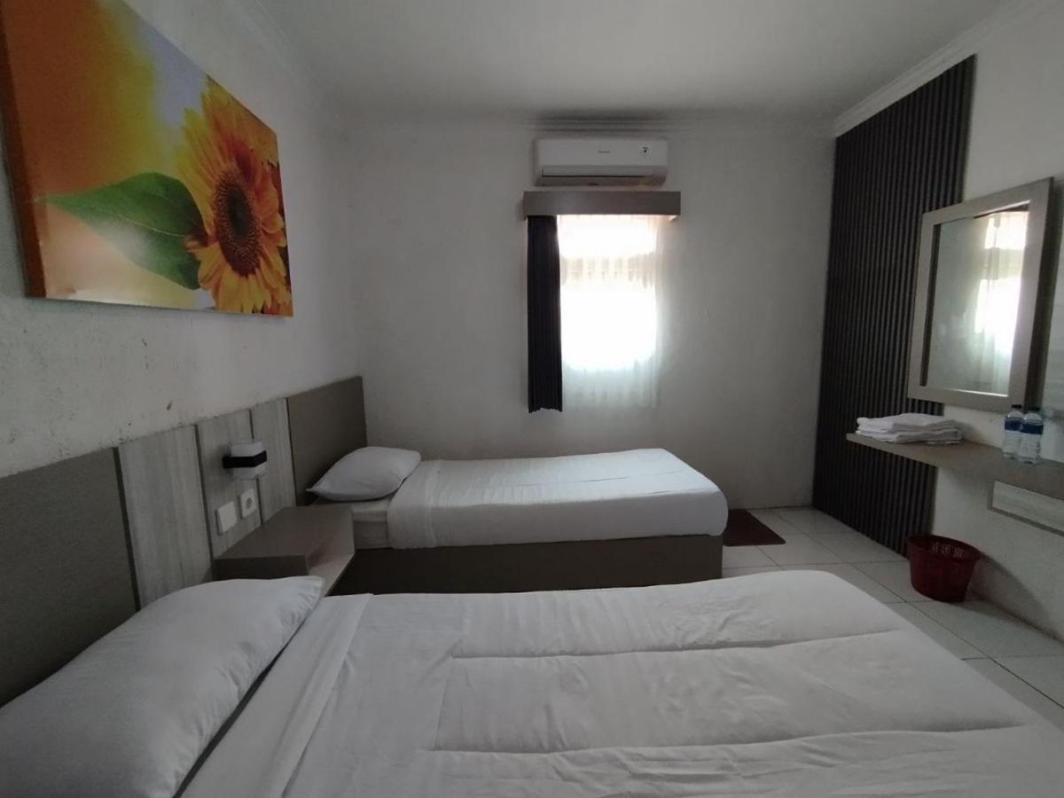 Hotel Syariah Selamat Sukabumi Bagian luar foto
